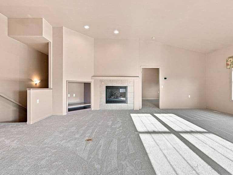 600 Comanche Ln photo 5