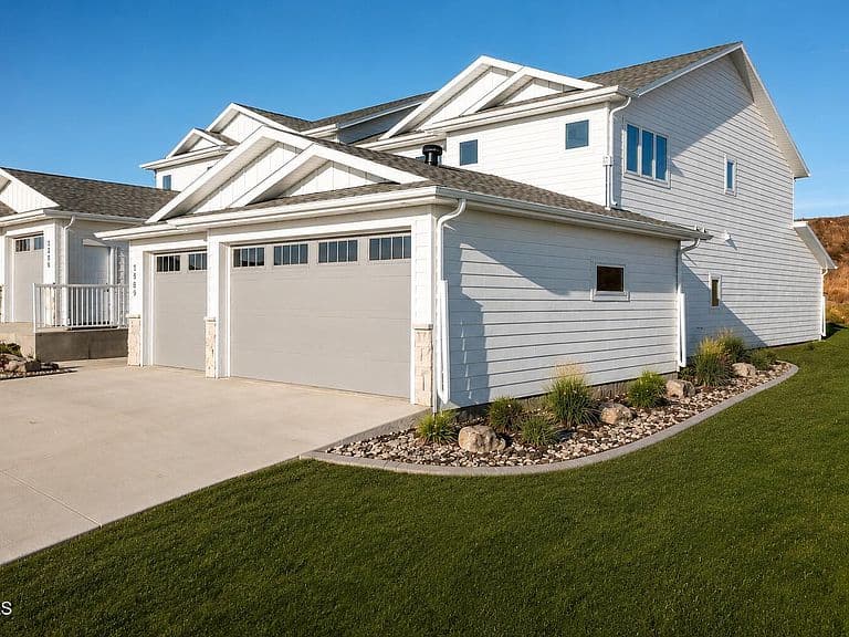 2002 Prairie Hawk Dr photo 1