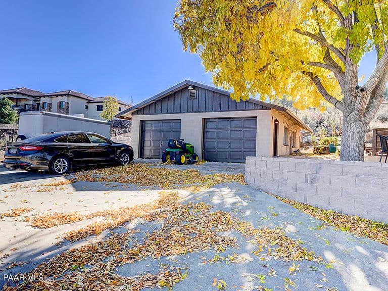 715 N Lakeview Dr photo 4