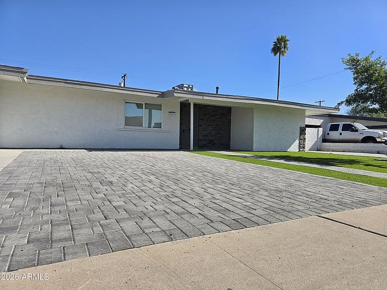 4021 N 49th Ave photo 2