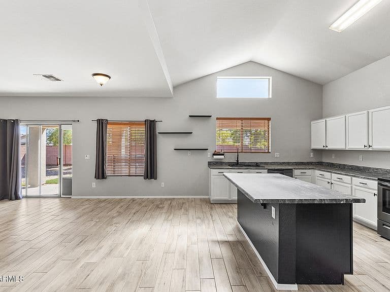 23081 W PEPPER Drive photo 4
