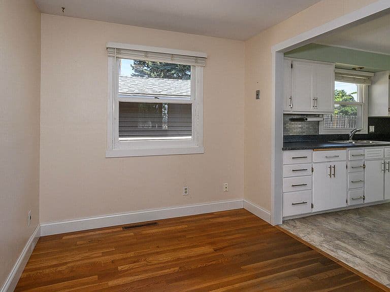 2536 E Avenue B photo 5