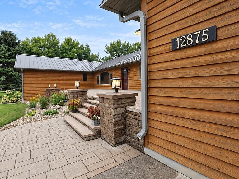 12875 Laura Ln photo 2