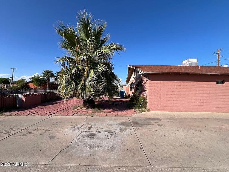 3053 N 53RD Drive photo 2