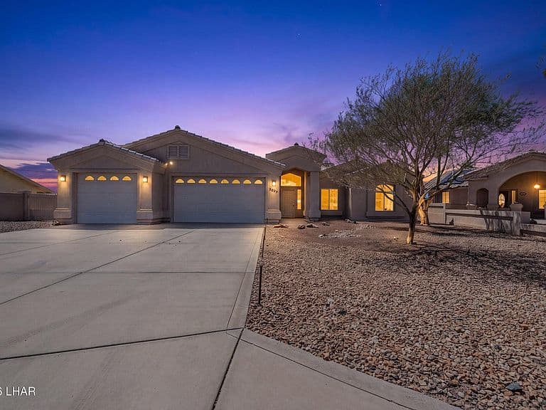 2627 Bamboo Dr photo 1