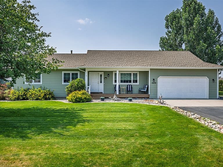 1659 Regal Dr photo 2