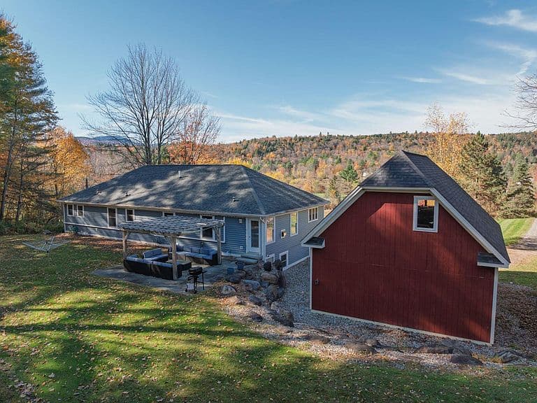 212 Old Farm Road photo 4