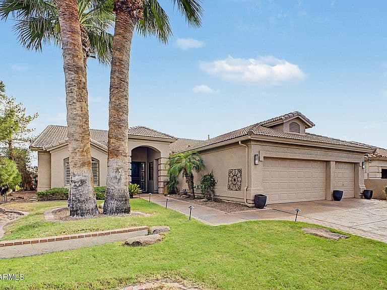 9841 E EMERALD Drive photo 2