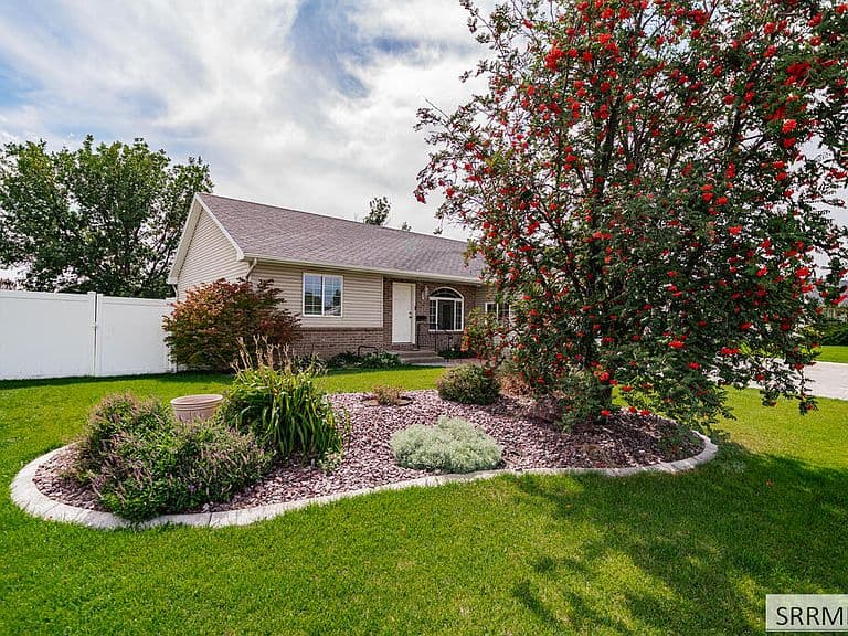 1268 S Ashland Dr photo 2