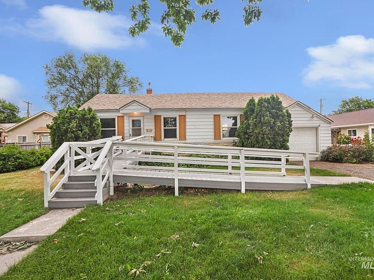 356 E Avenue B photo 3