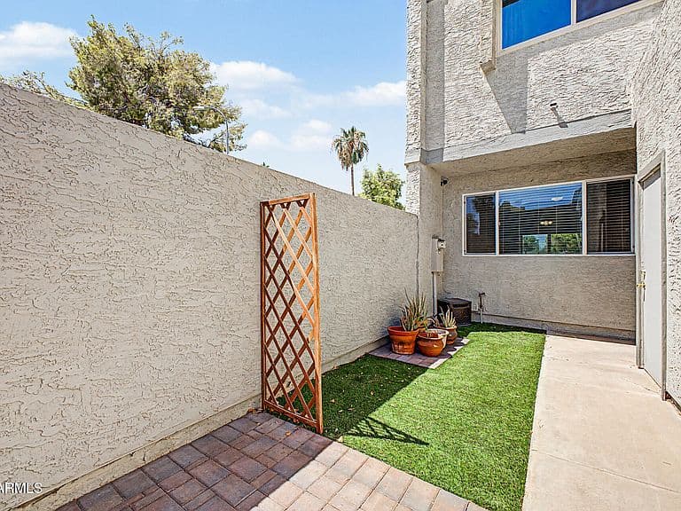 2524 S EL PARADISO -- #90 photo 4