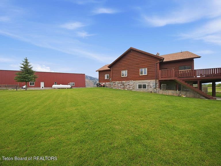 936 Lancaster Ln photo 2