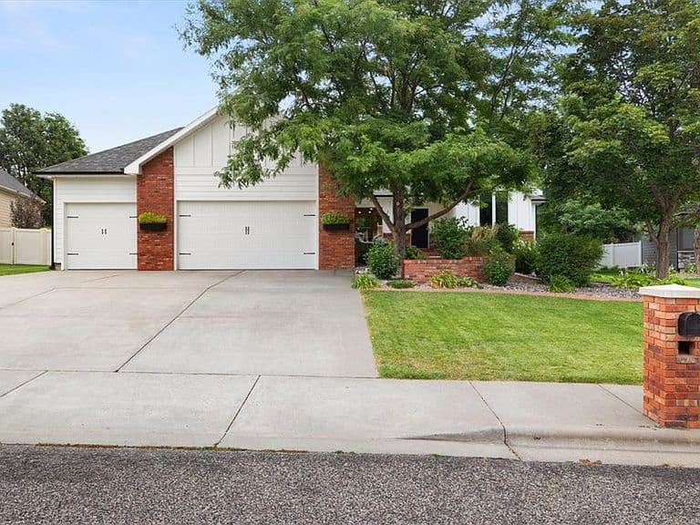 2189 Ridgewood Ln S photo 1