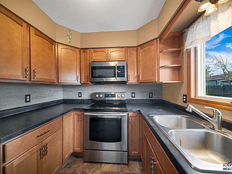 4623 Trail Dr photo 5