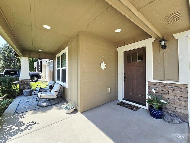 4447 N Weston Ave photo 4