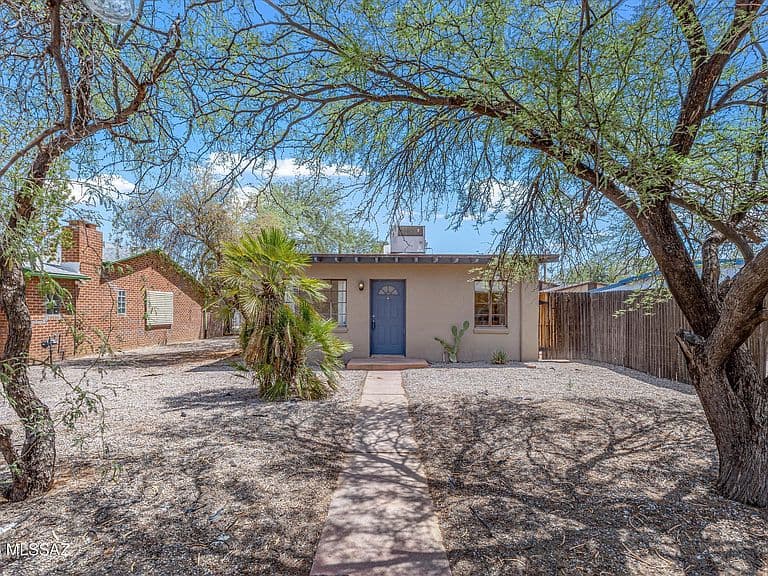 2532 N Fair Oaks Ave photo 1