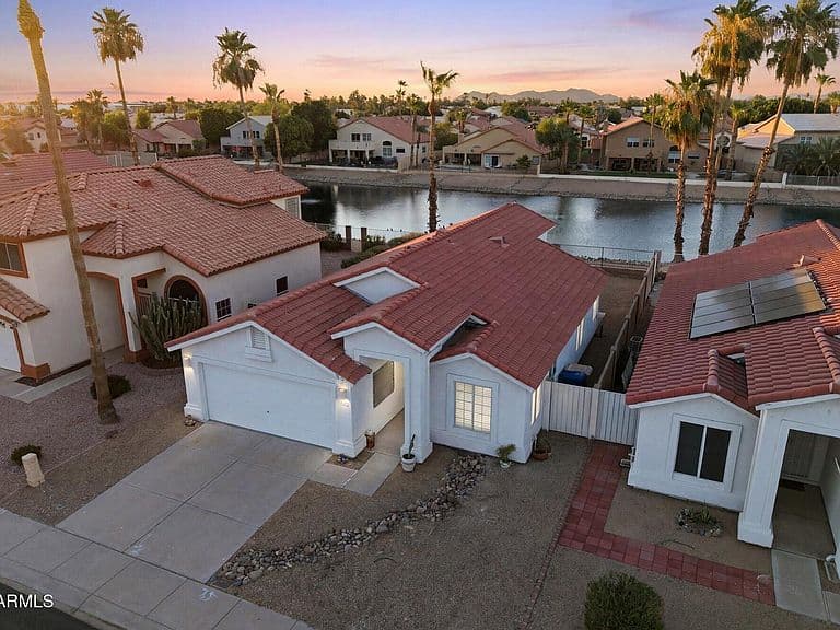 7824 W JULIE Drive photo 1