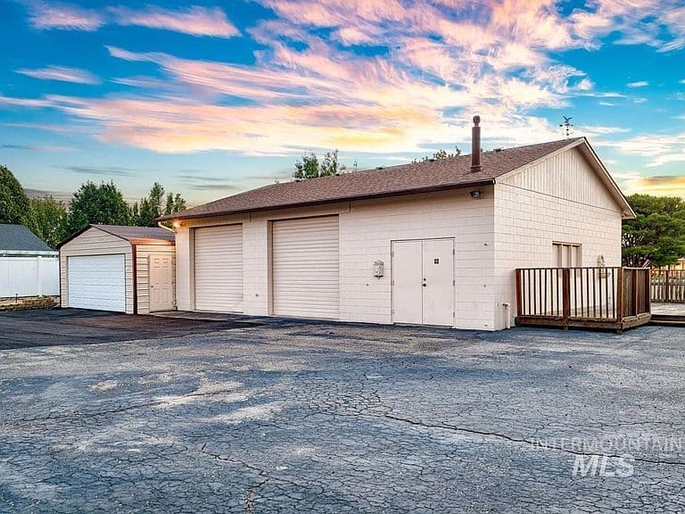 1945 S Mayflower Way photo 3