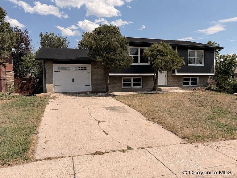 1601 Columbine Ct photo 2