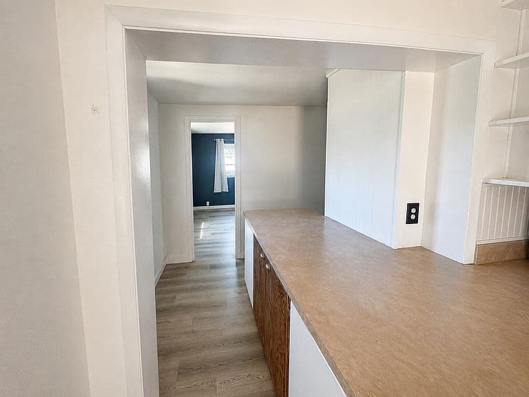 108 Horrocks Dr photo 2
