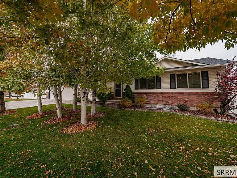 2819 N Azure Dr photo 3