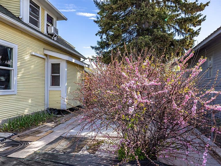 927 4th Ave W photo 5