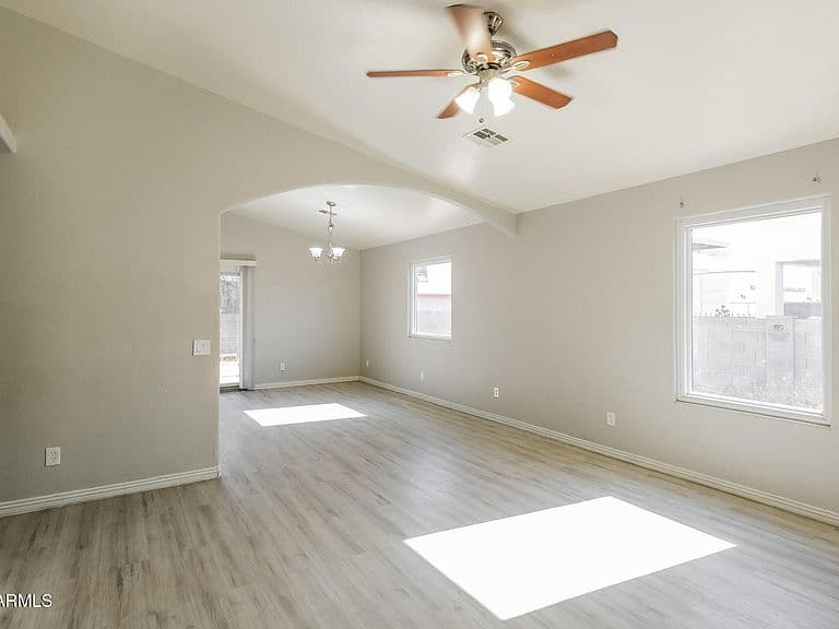 610 E DEE Street photo 4