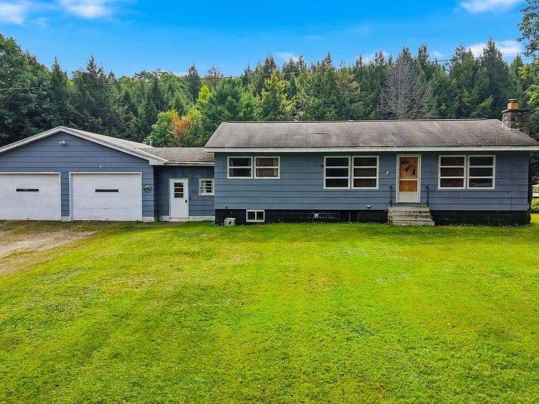 1373 N Hemlock Road photo 1