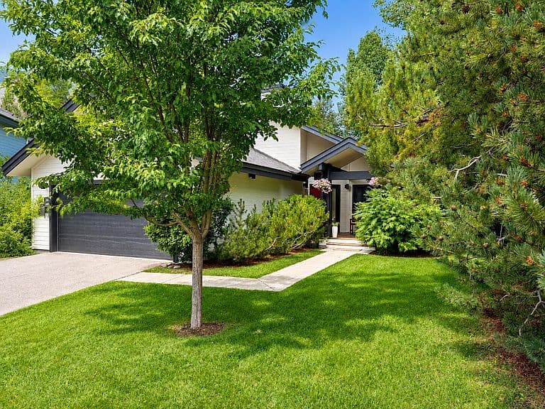 401 Evergreen Ln photo 2