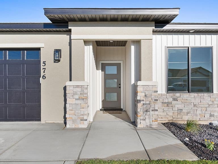 576 Sunspot Dr photo 2
