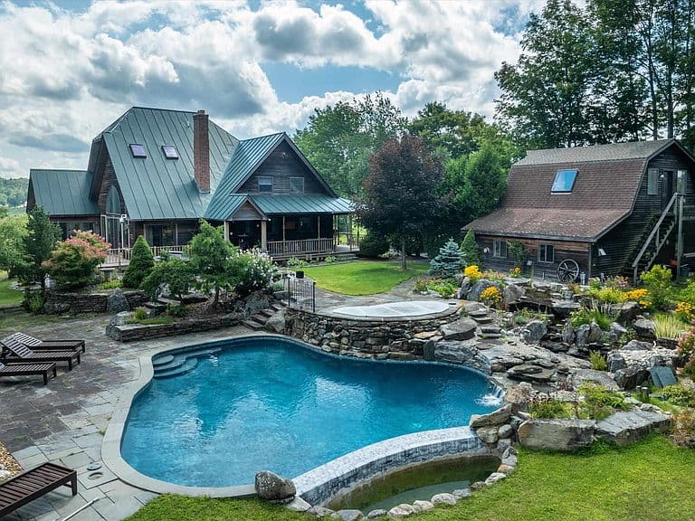 430 Fenn Road photo 2