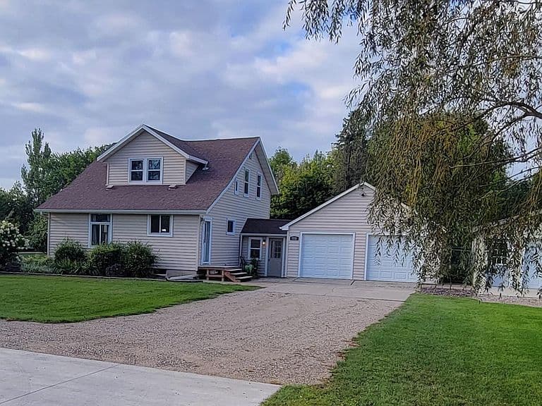 551 Wall Ave photo 1