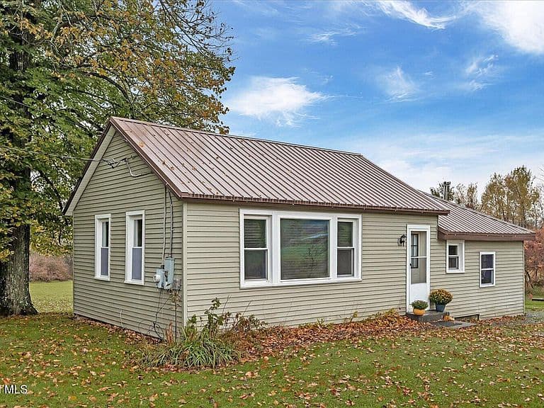 405 Spicer Road photo 5
