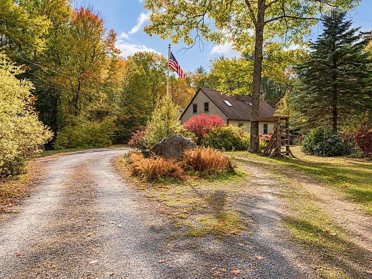 442 Royalston Road photo 4