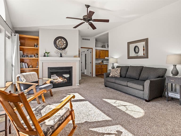 7137 New Castle Dr photo 3