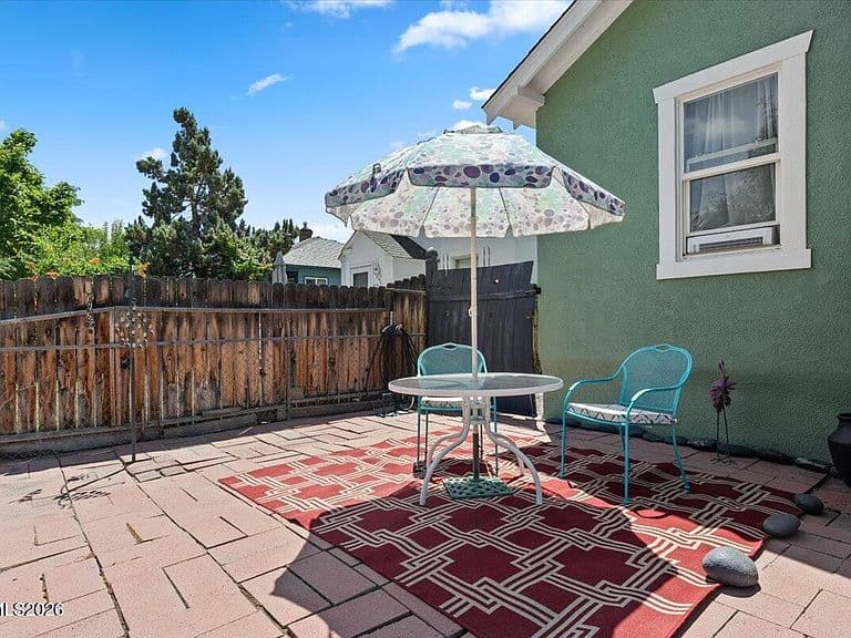 325 5th St photo 2