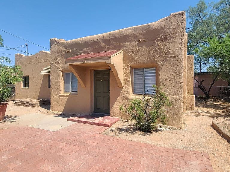 319 E Jacinto St photo 2