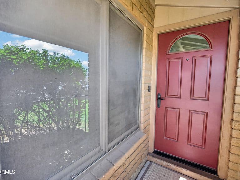 542 E ORAIBI Drive photo 2