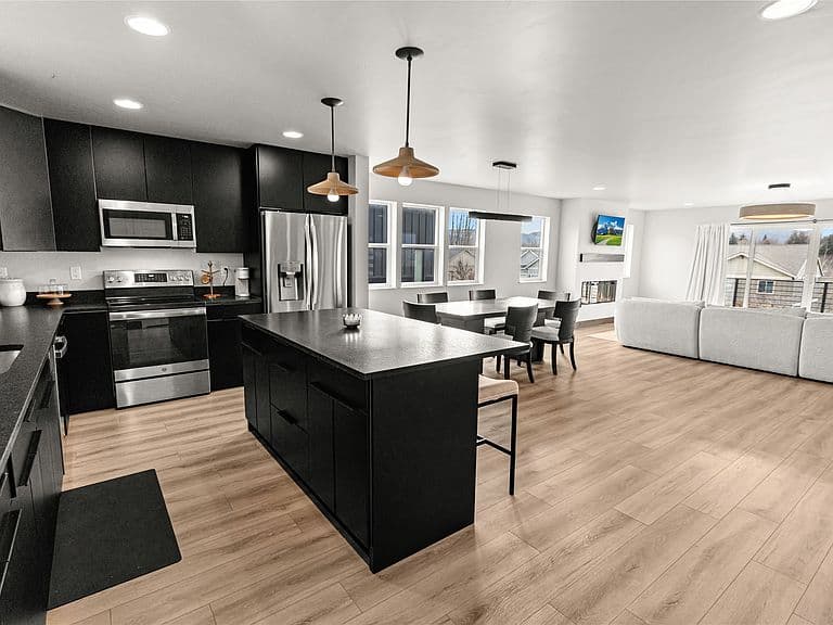 240 Kara Dr photo 4