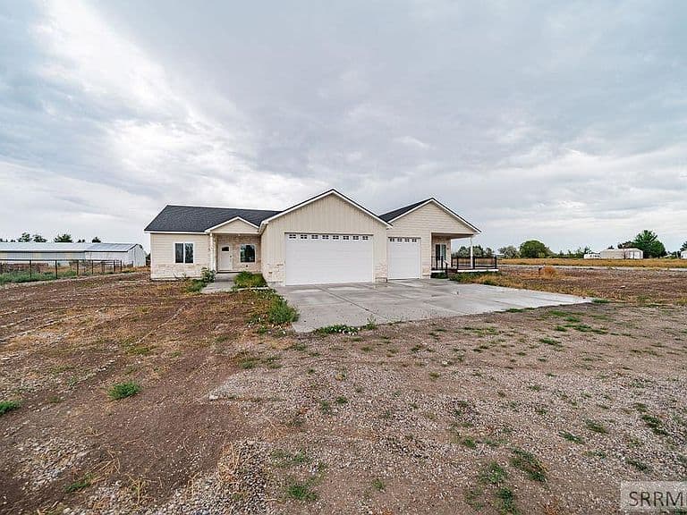 3811 E 228 N photo 2