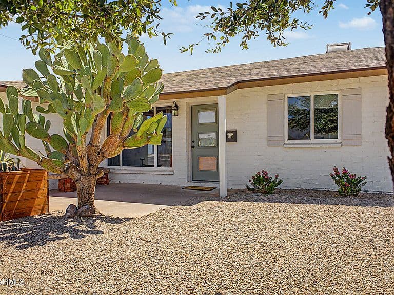 8119 E PALM Lane photo 4