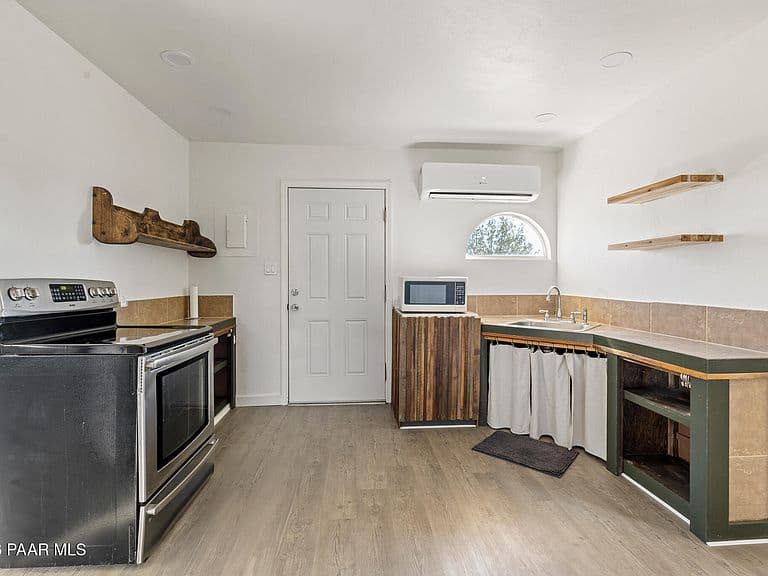 685 W Iris Rd photo 5