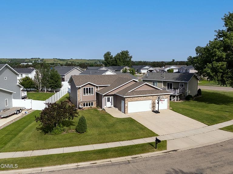 3611 Woodbend Dr SE photo 2