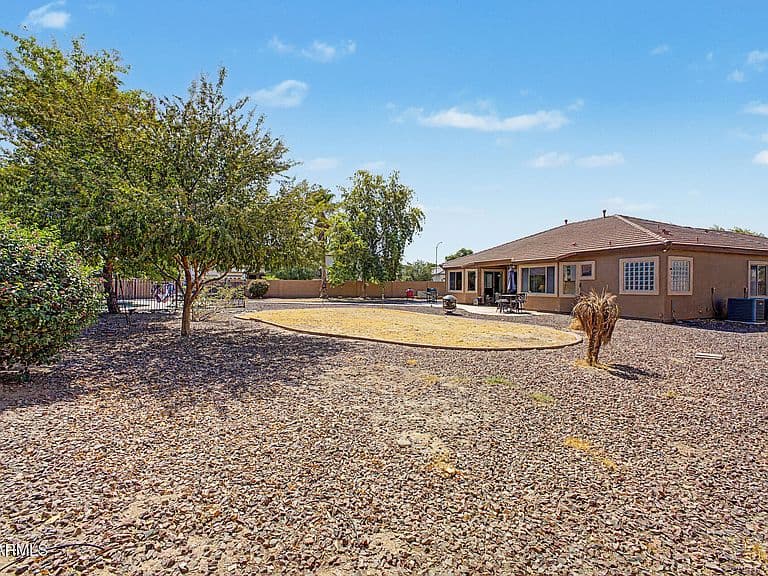 8602 W HELEN Lane photo 5