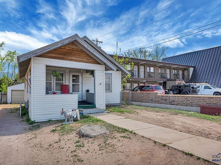 112 N Maple Ave photo 1