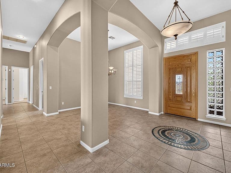 1123 W THOMPSON Way photo 5