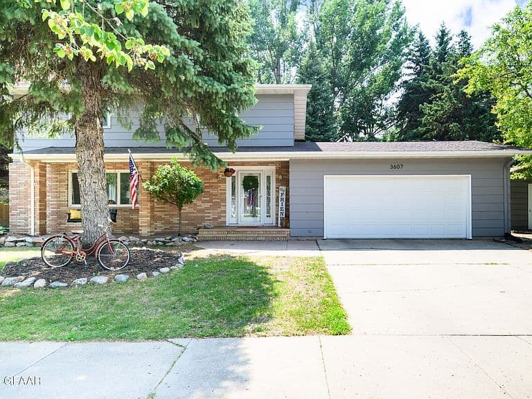 3607 9th Ave N photo 1