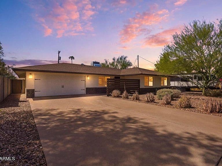 1209 W MEDLOCK Drive photo 1