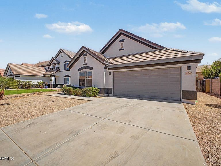 2423 E WINGED FOOT Drive photo 3