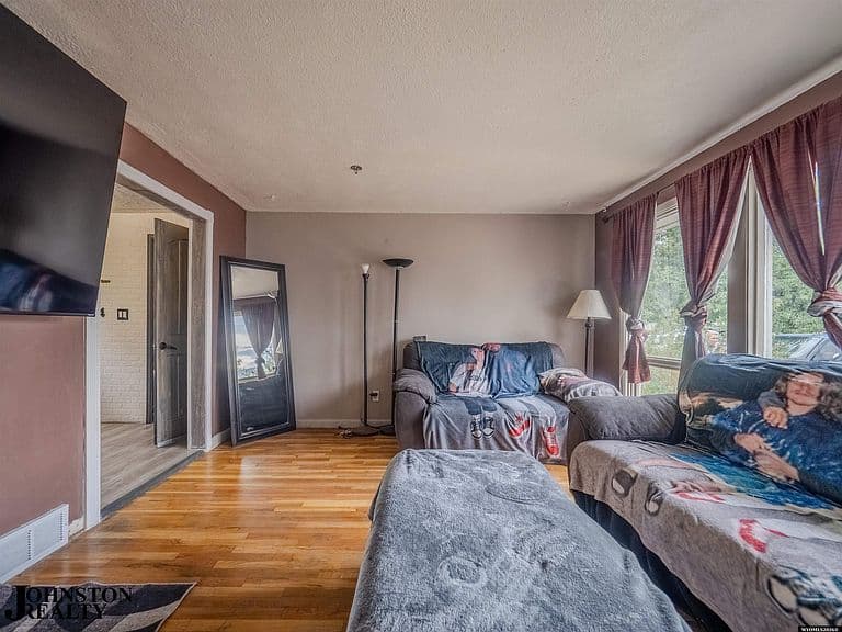 1421 Ivy Ln photo 5